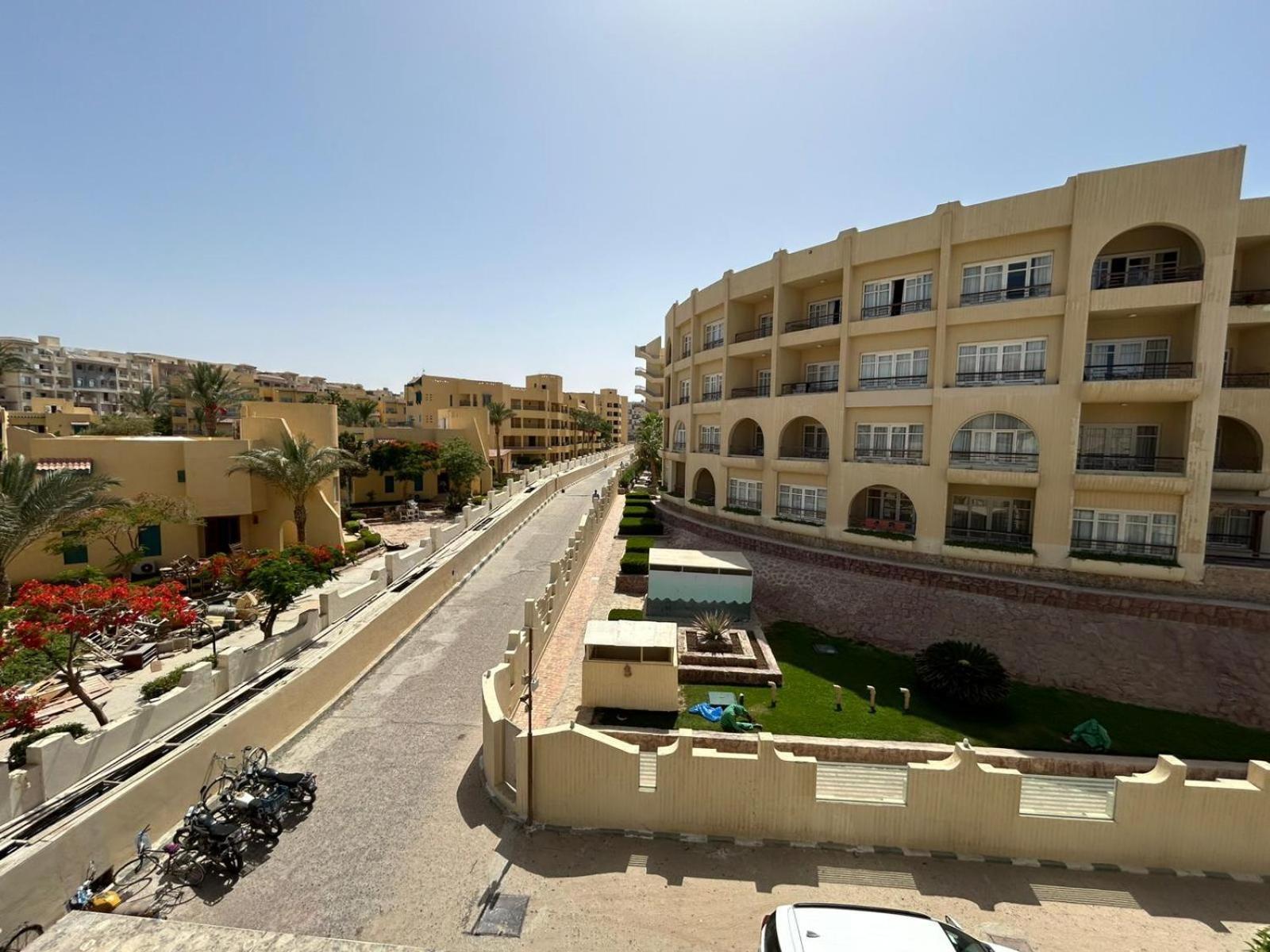 Pause For A While * Hurghada